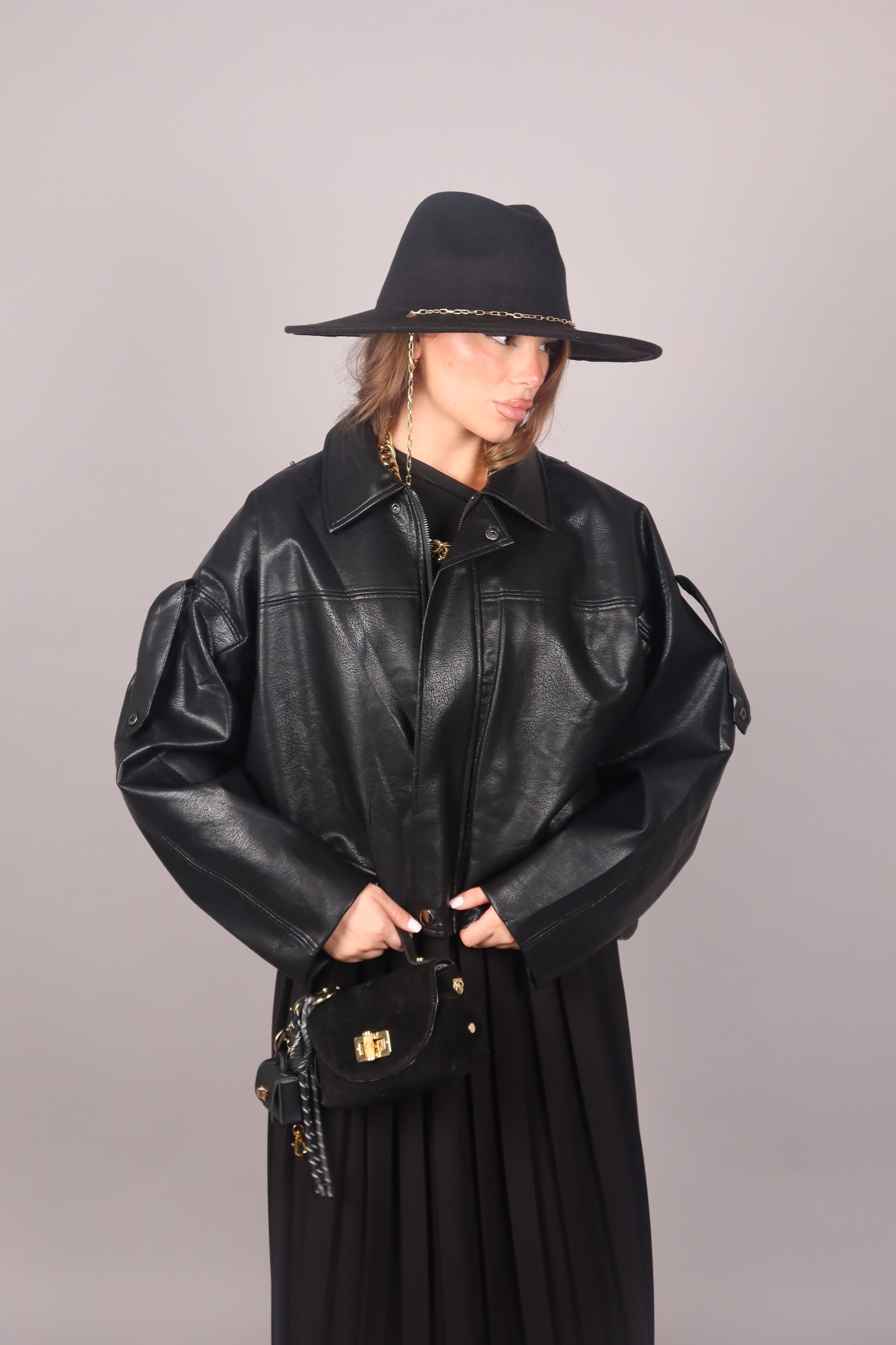Cappello falda larga con catena nero
