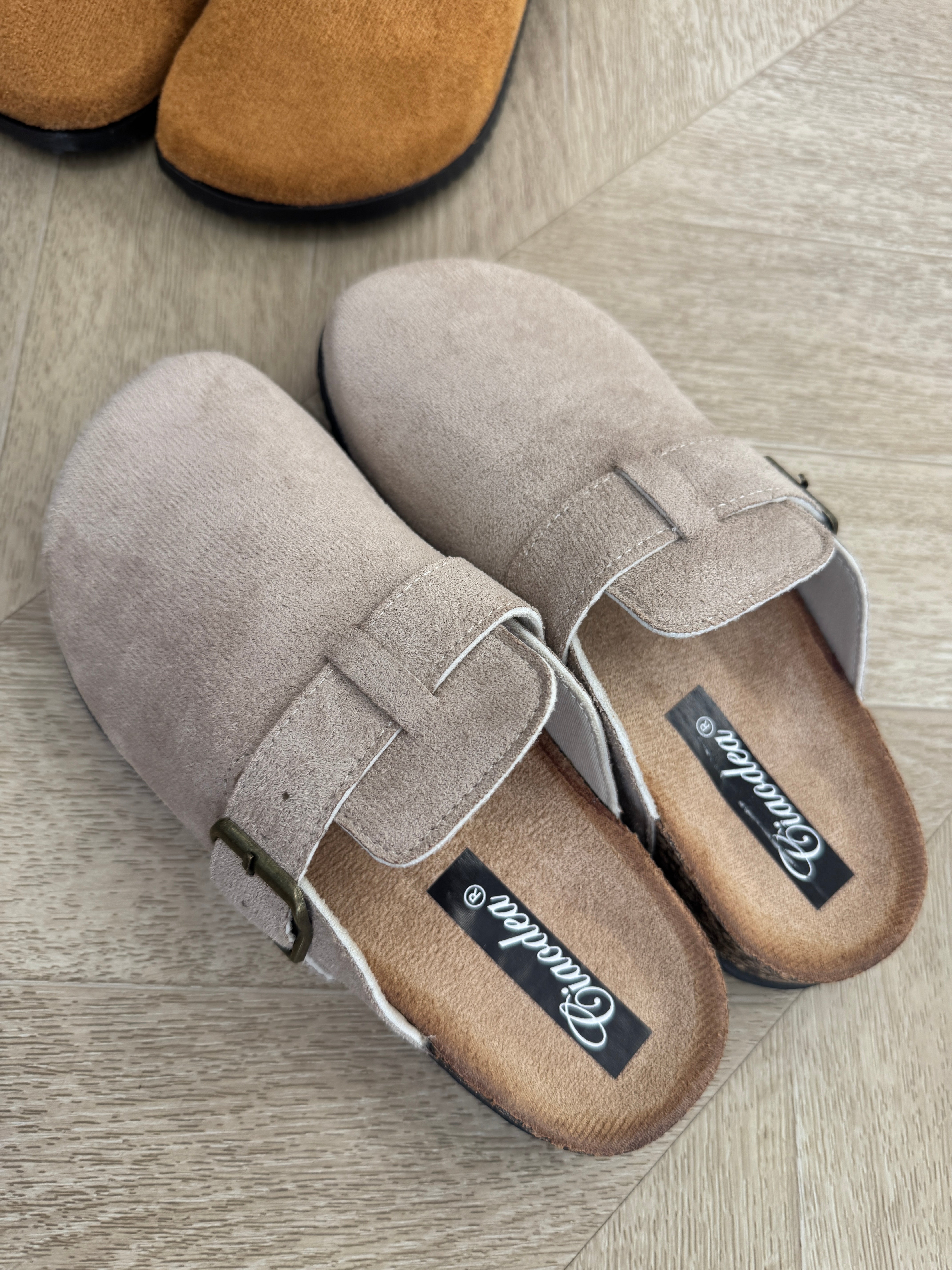 Ciabatta India beige con fibbia