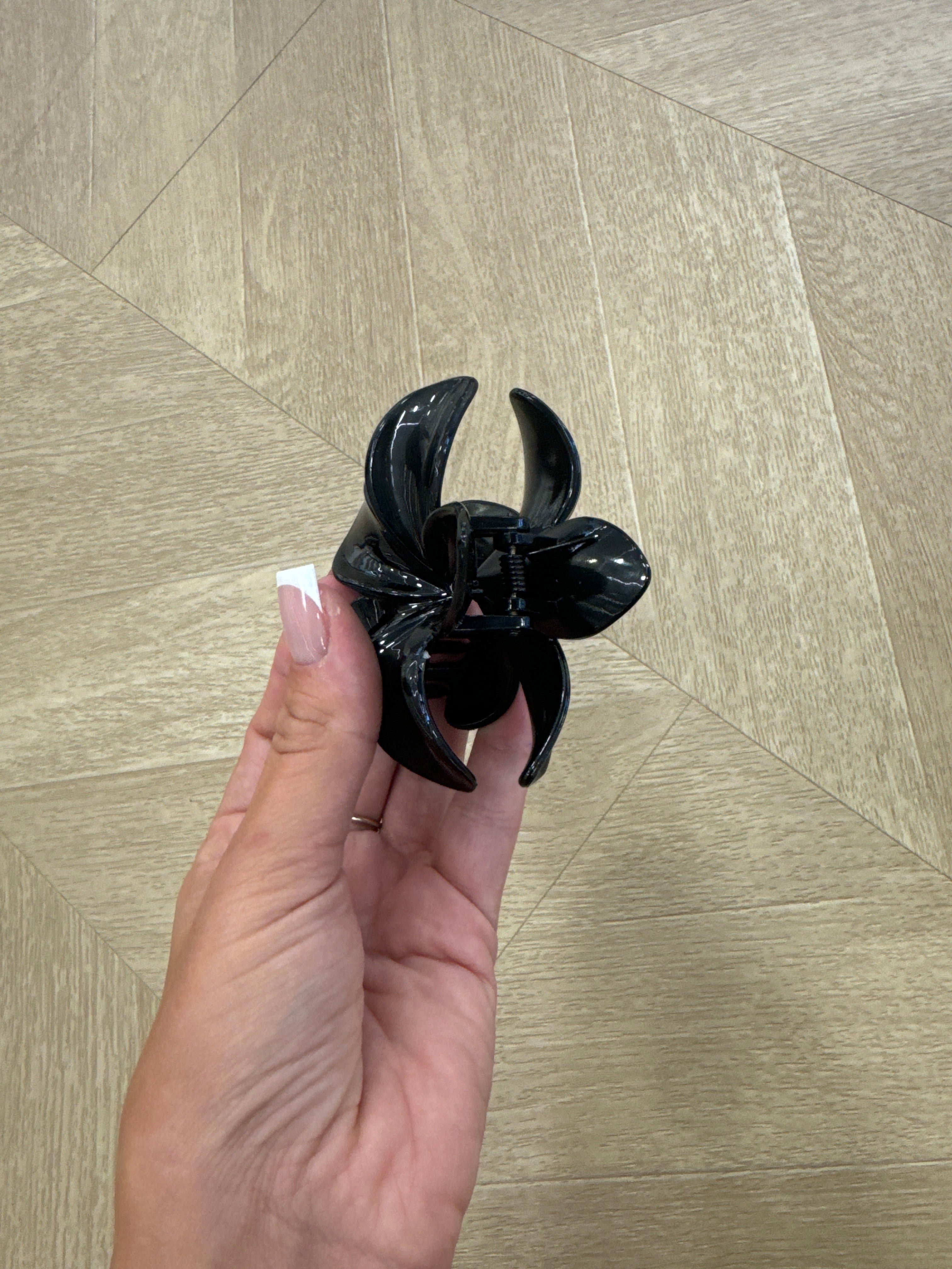 Molletta a fiore nera