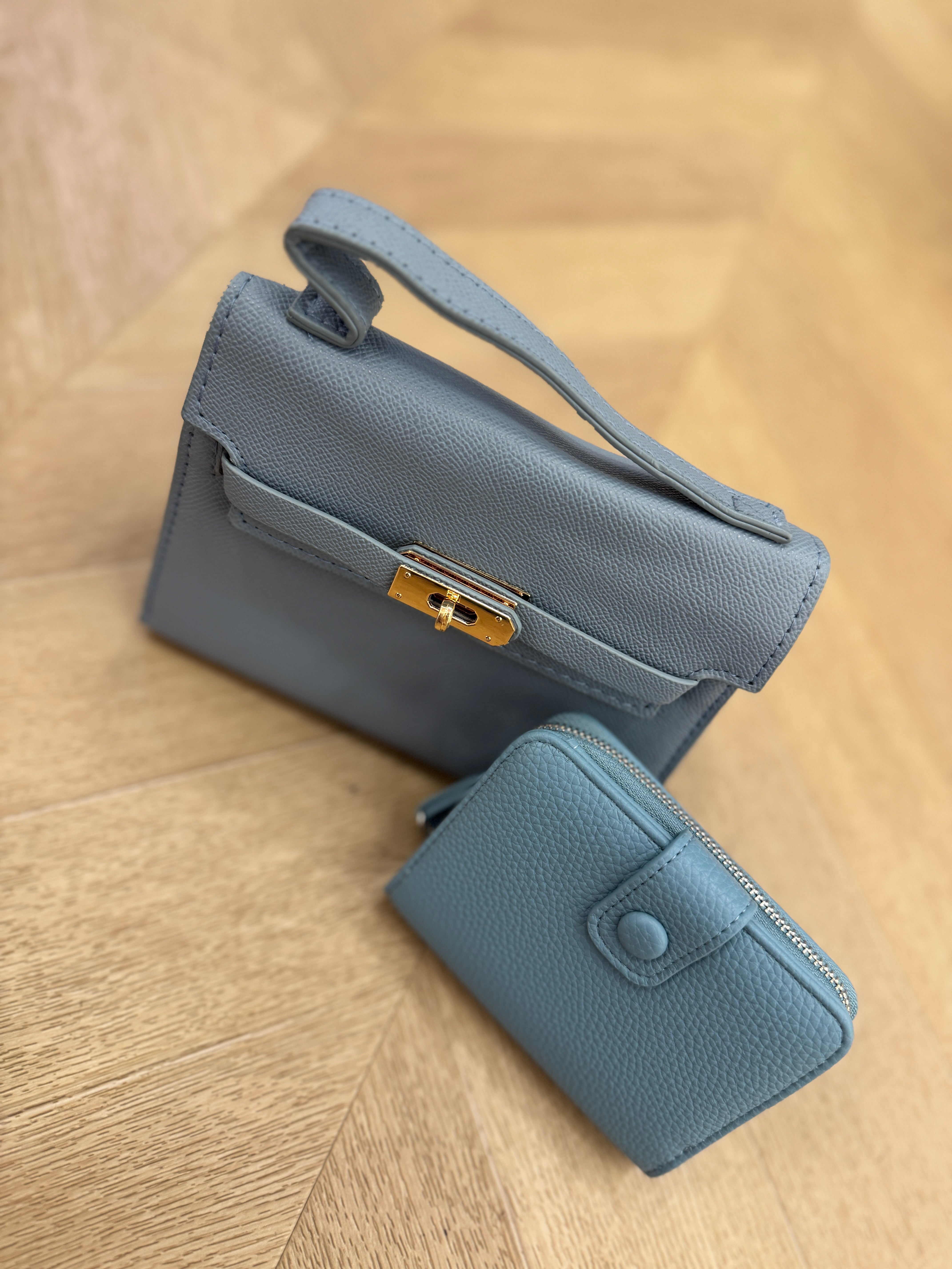 Mini Pochette modello Kelly azzurra