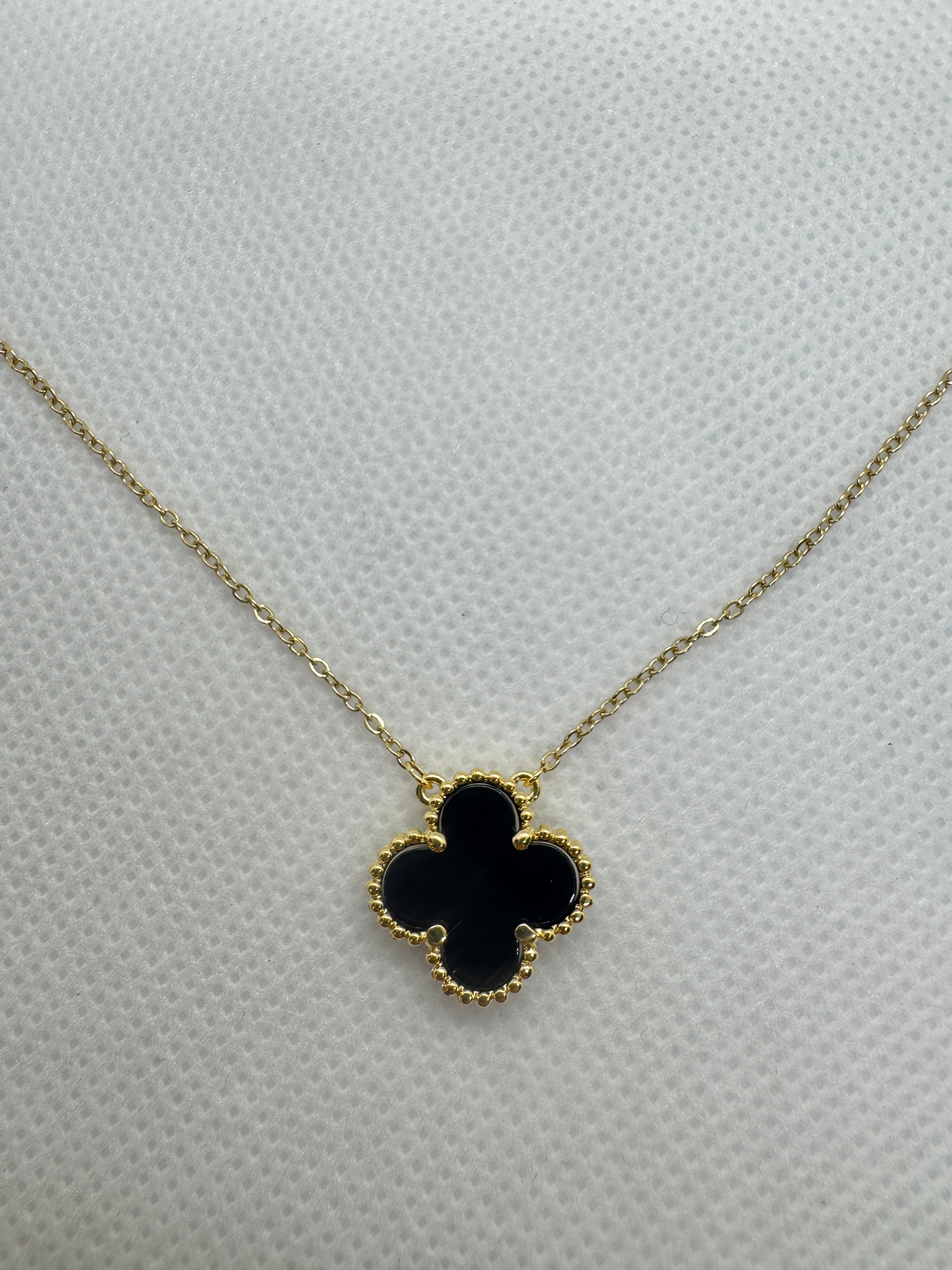 Collana con fiorellino nero oro