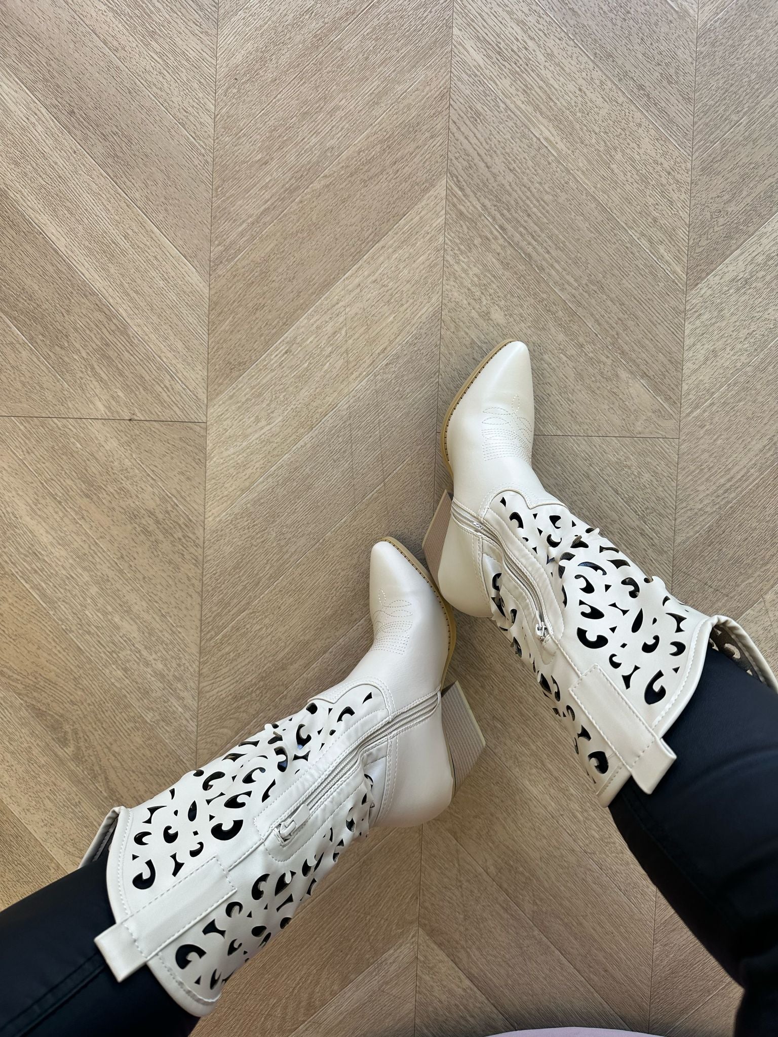 Camperos ecopelle traforato beige