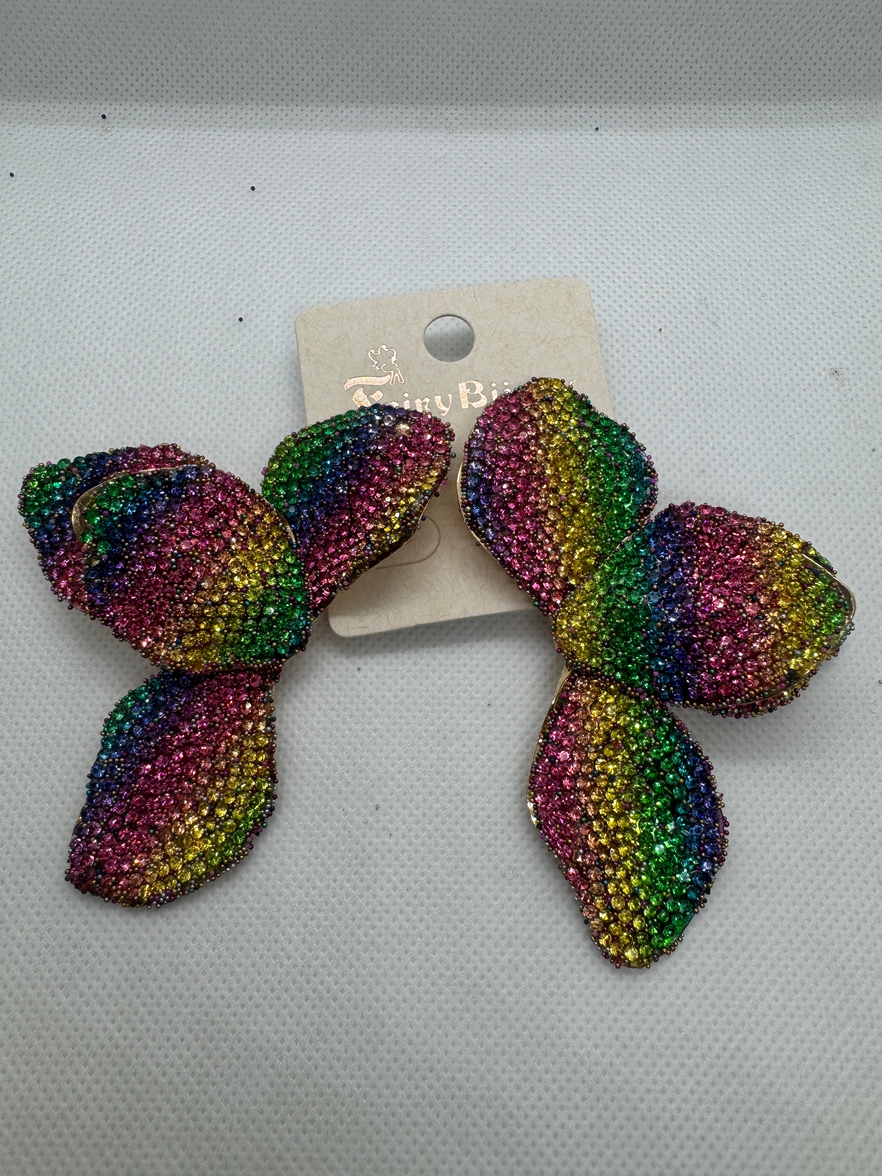 Orecchino mezzo fiore con brillantini multicolor
