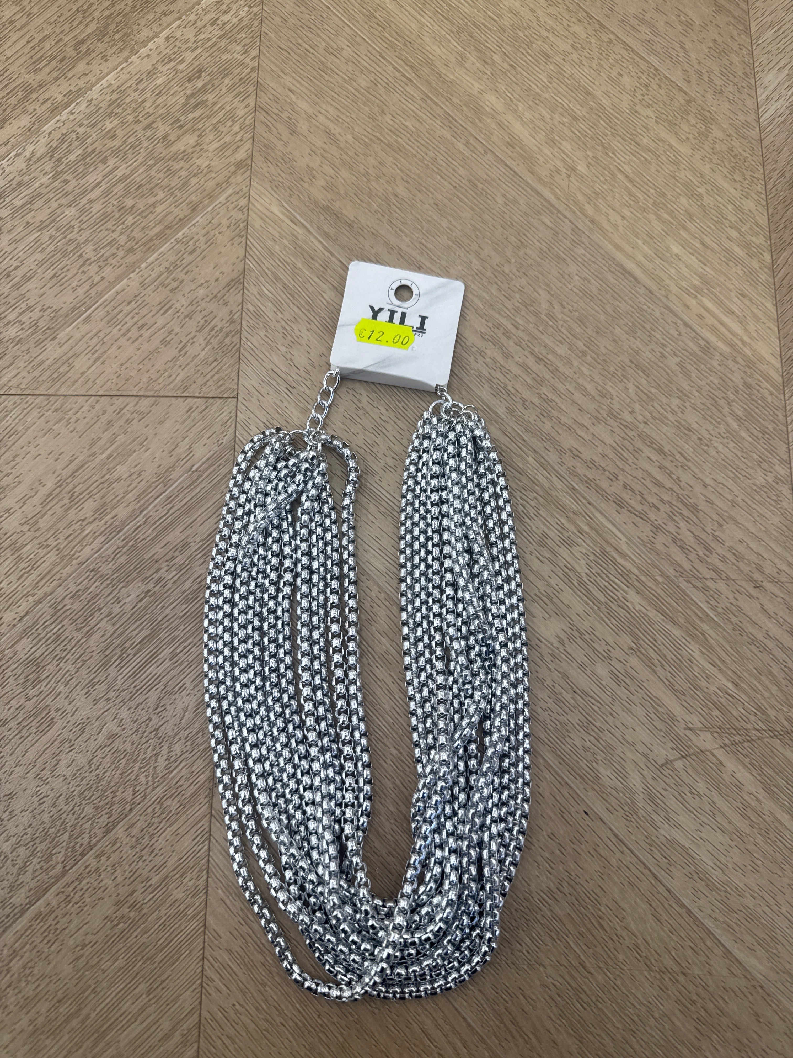 Collana multi fili corta