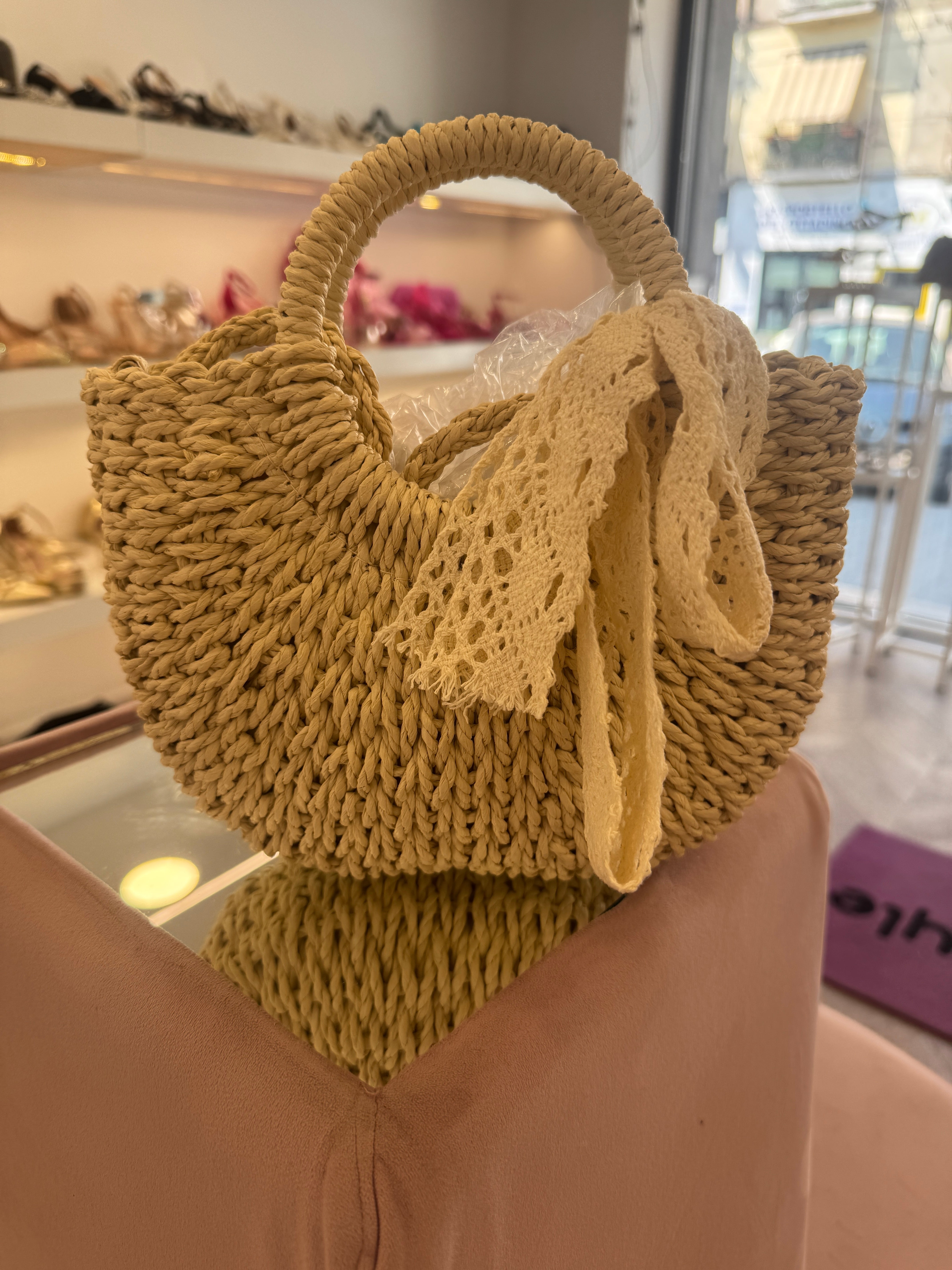 Borsa in paglia con fiocco