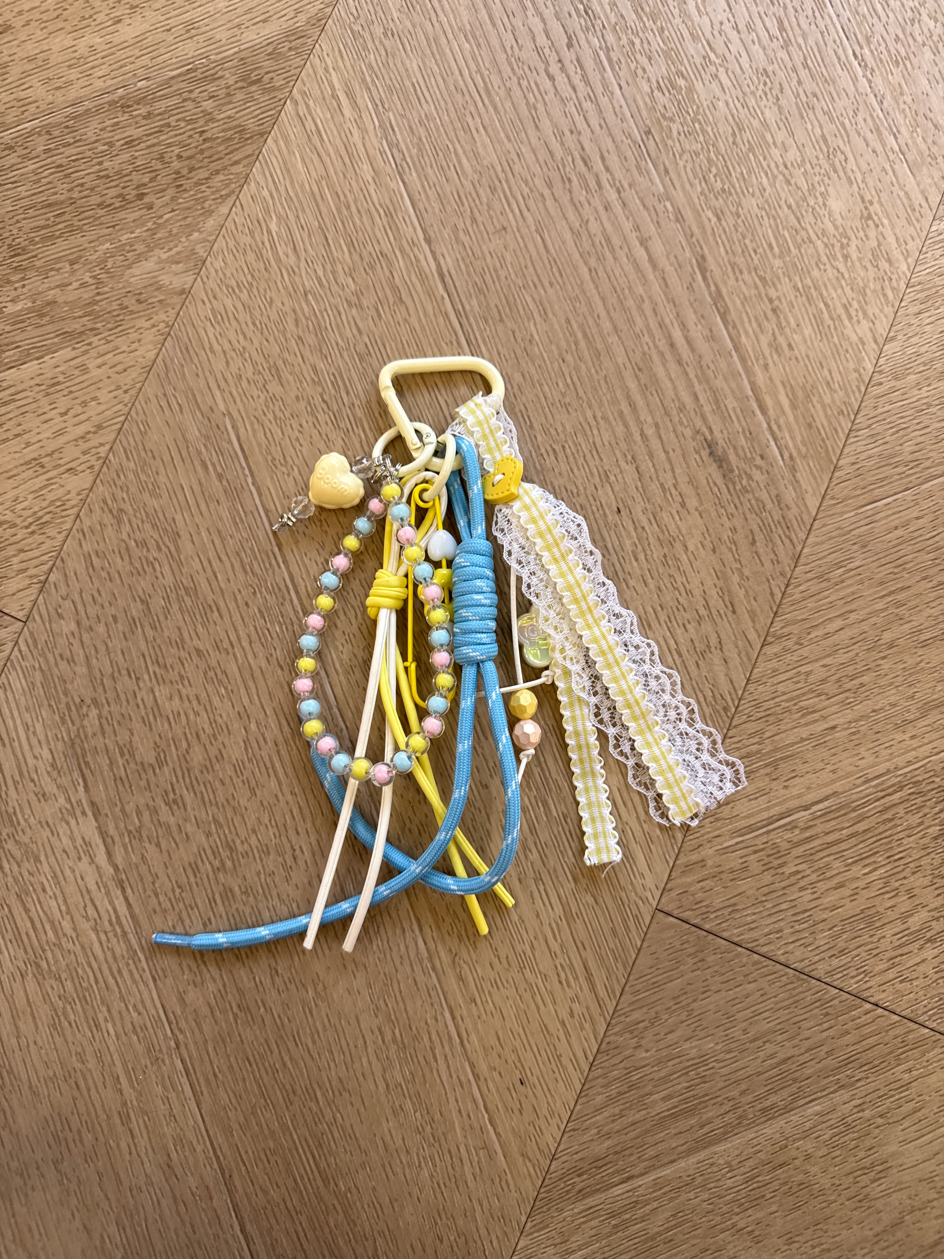 Charm yellow and azul