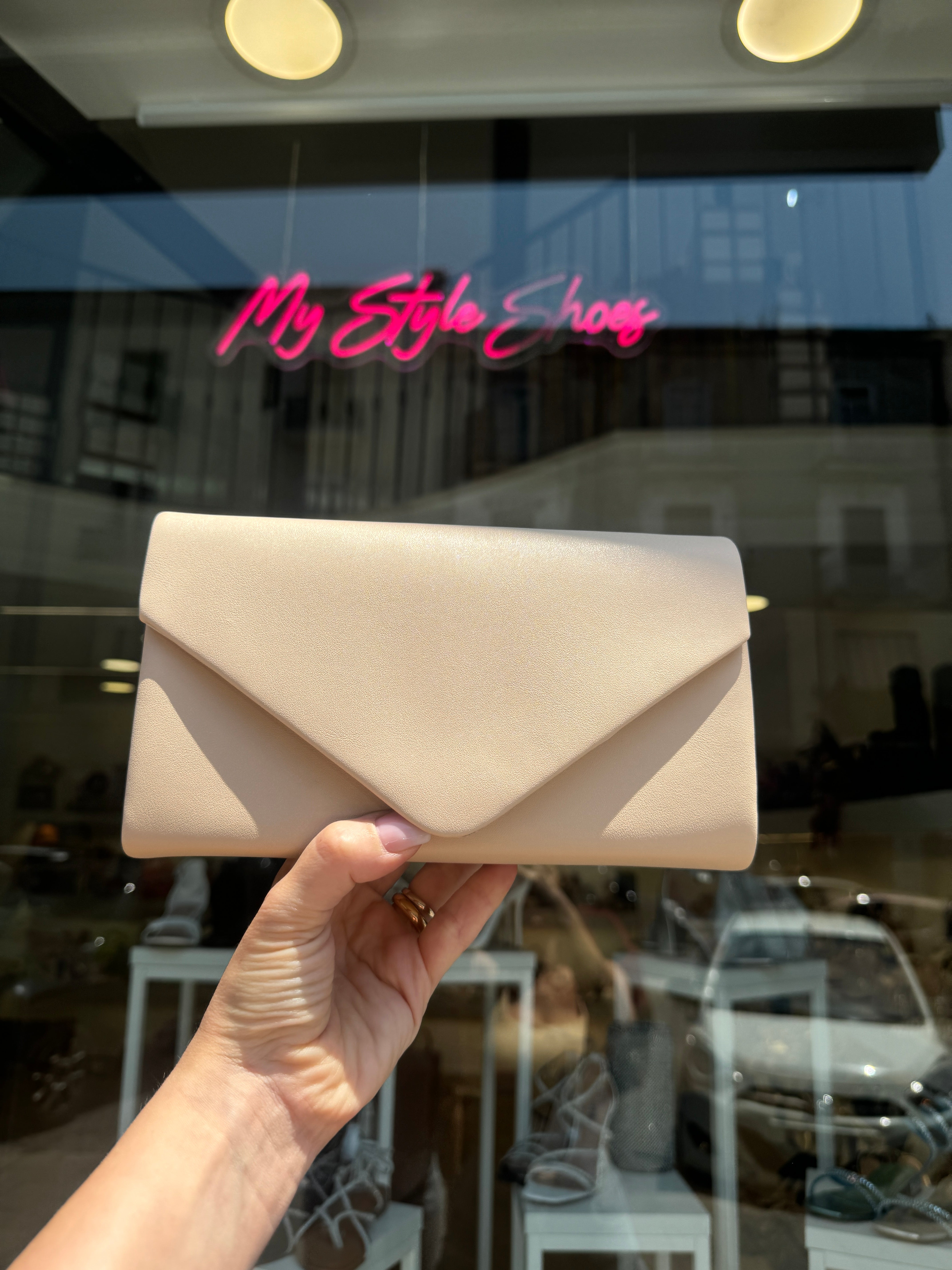 Pochette vegas nude