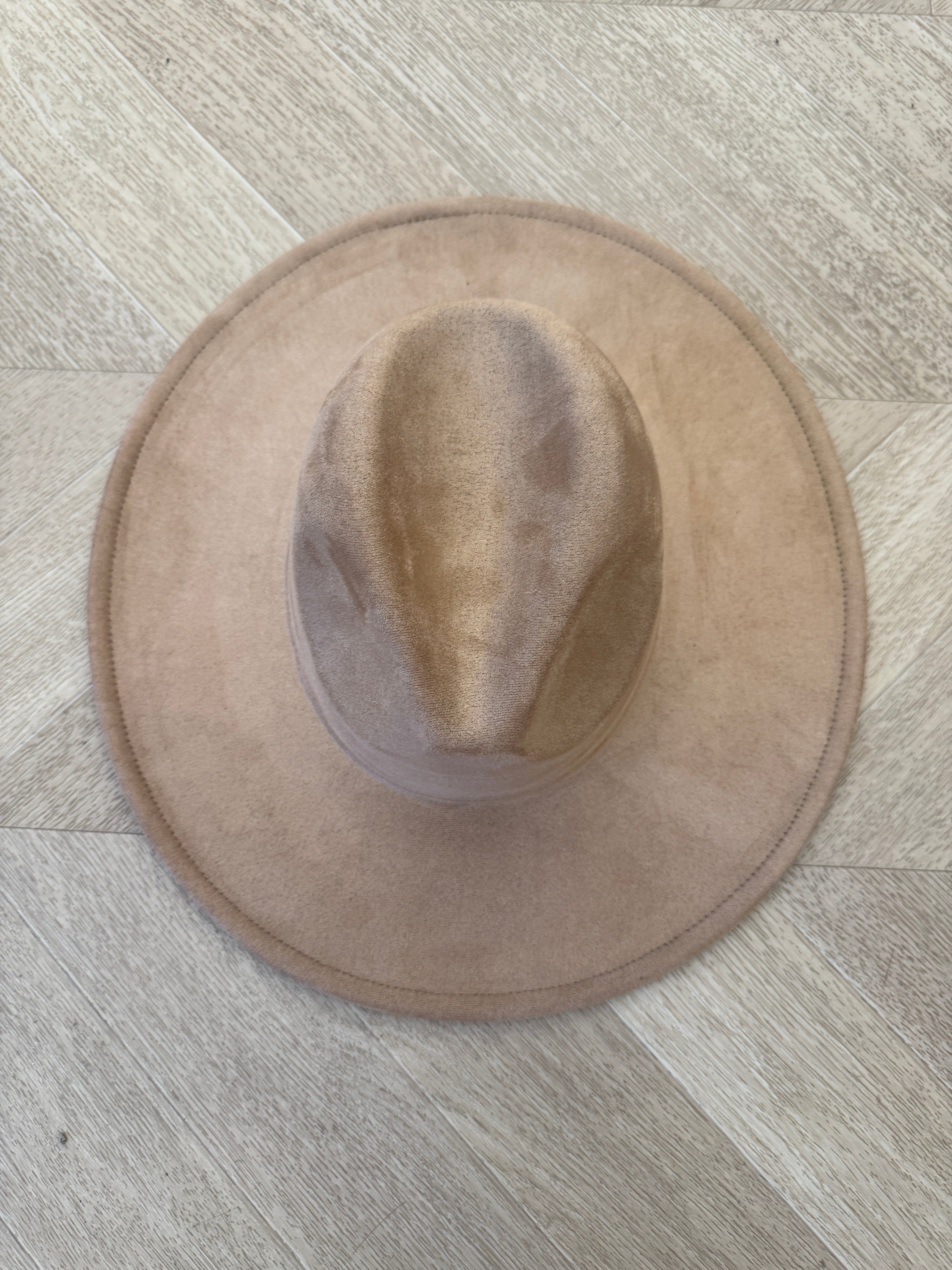 Cappello falda larga beige