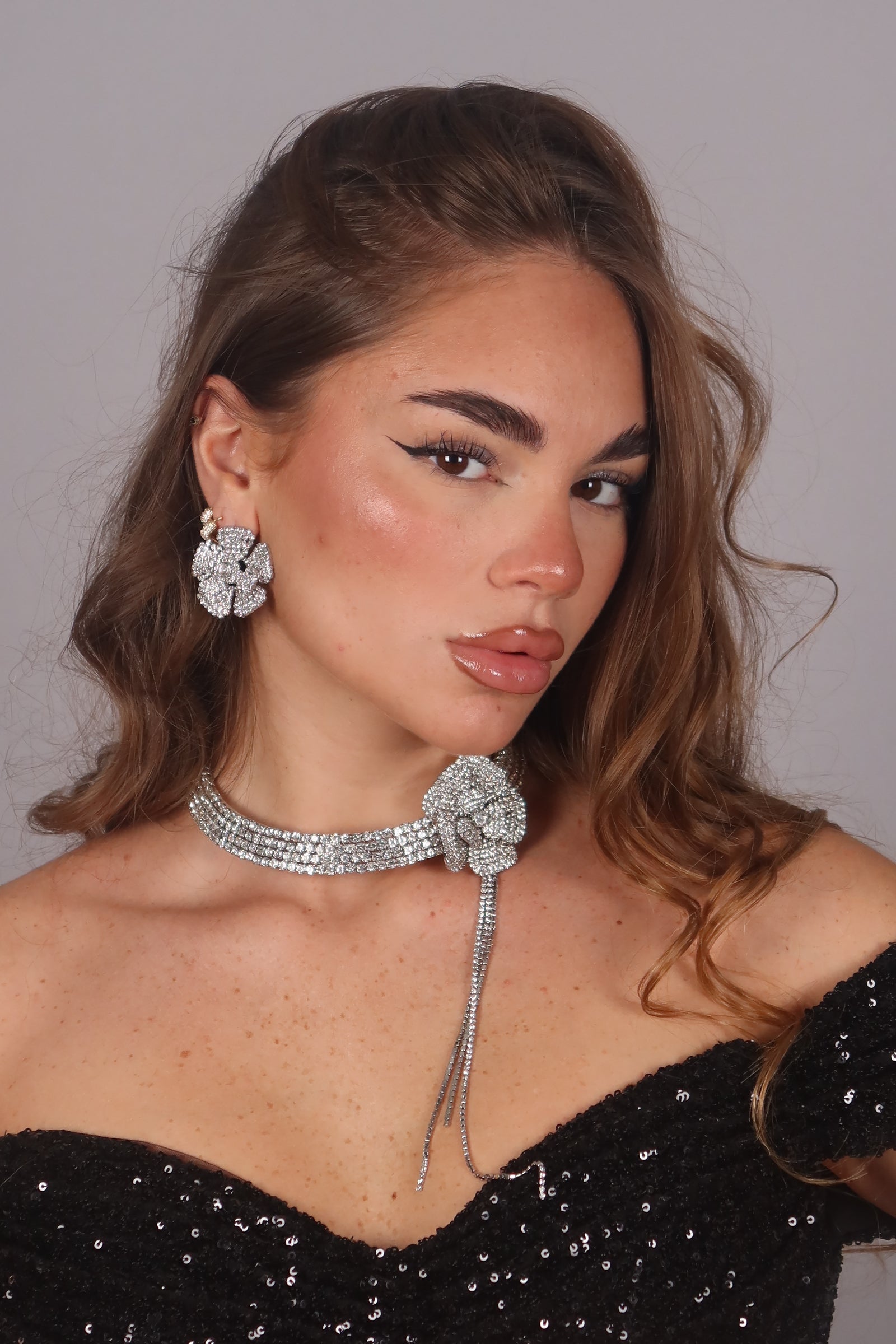 Girocollo con fiore e strass argento