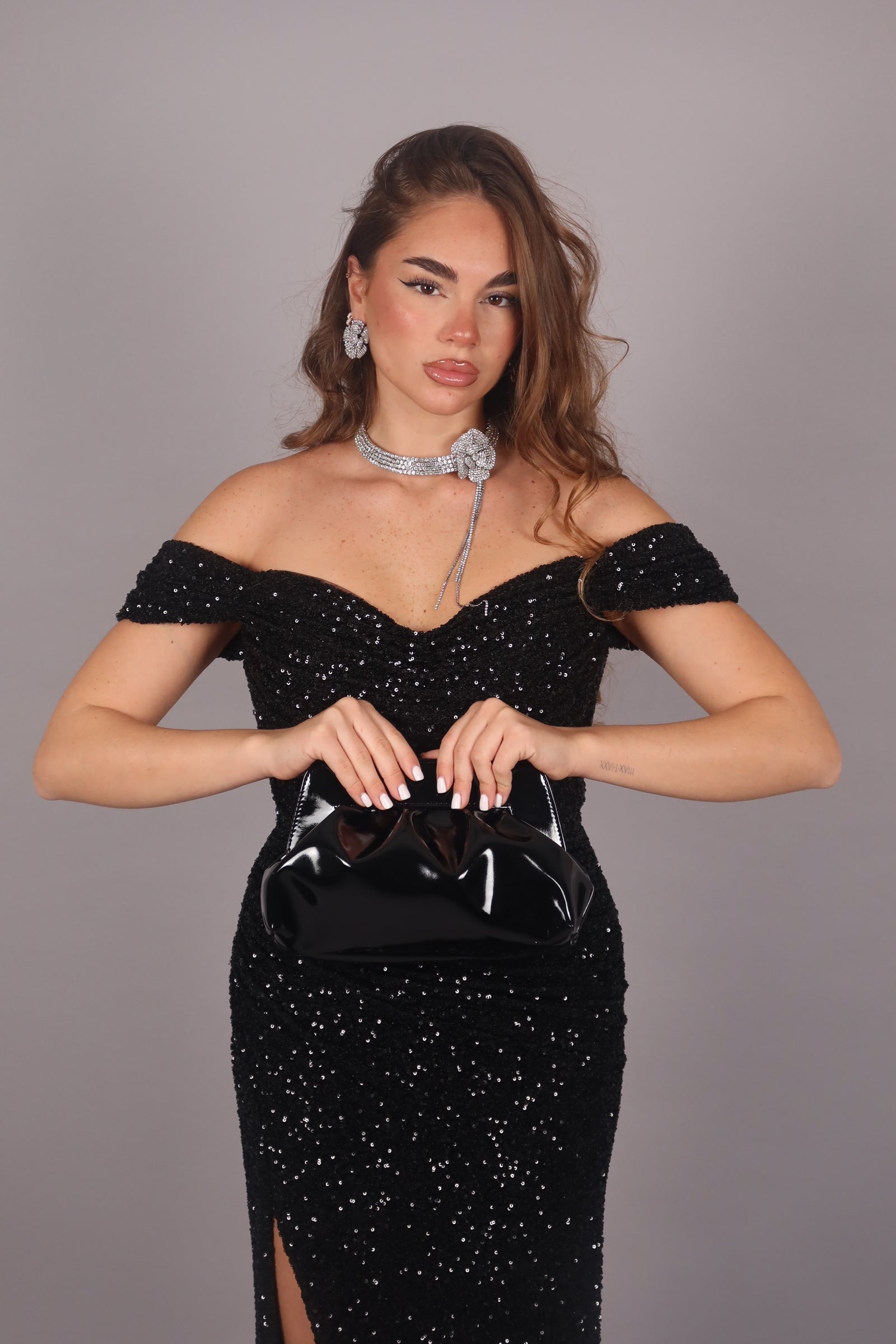 Girocollo con fiore e strass argento