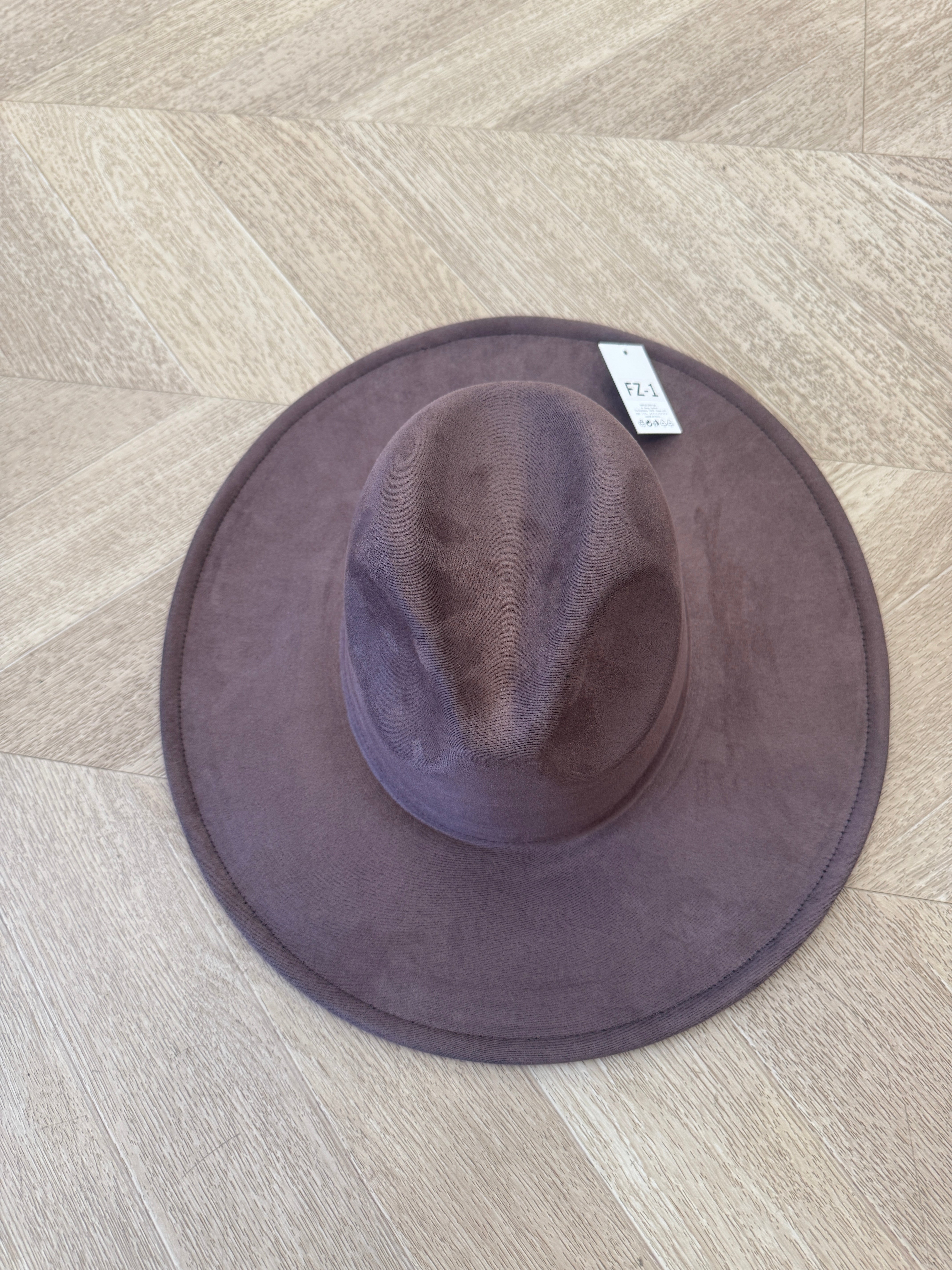 Cappello falda larga marrone