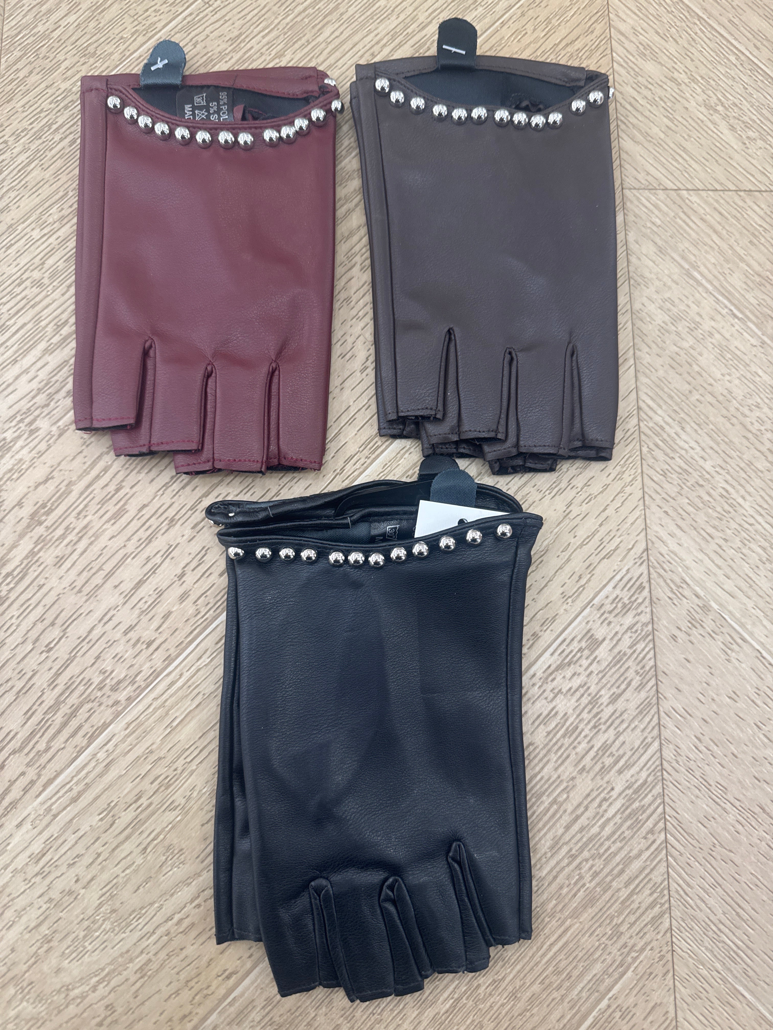 Guanti mezze dita con borchie