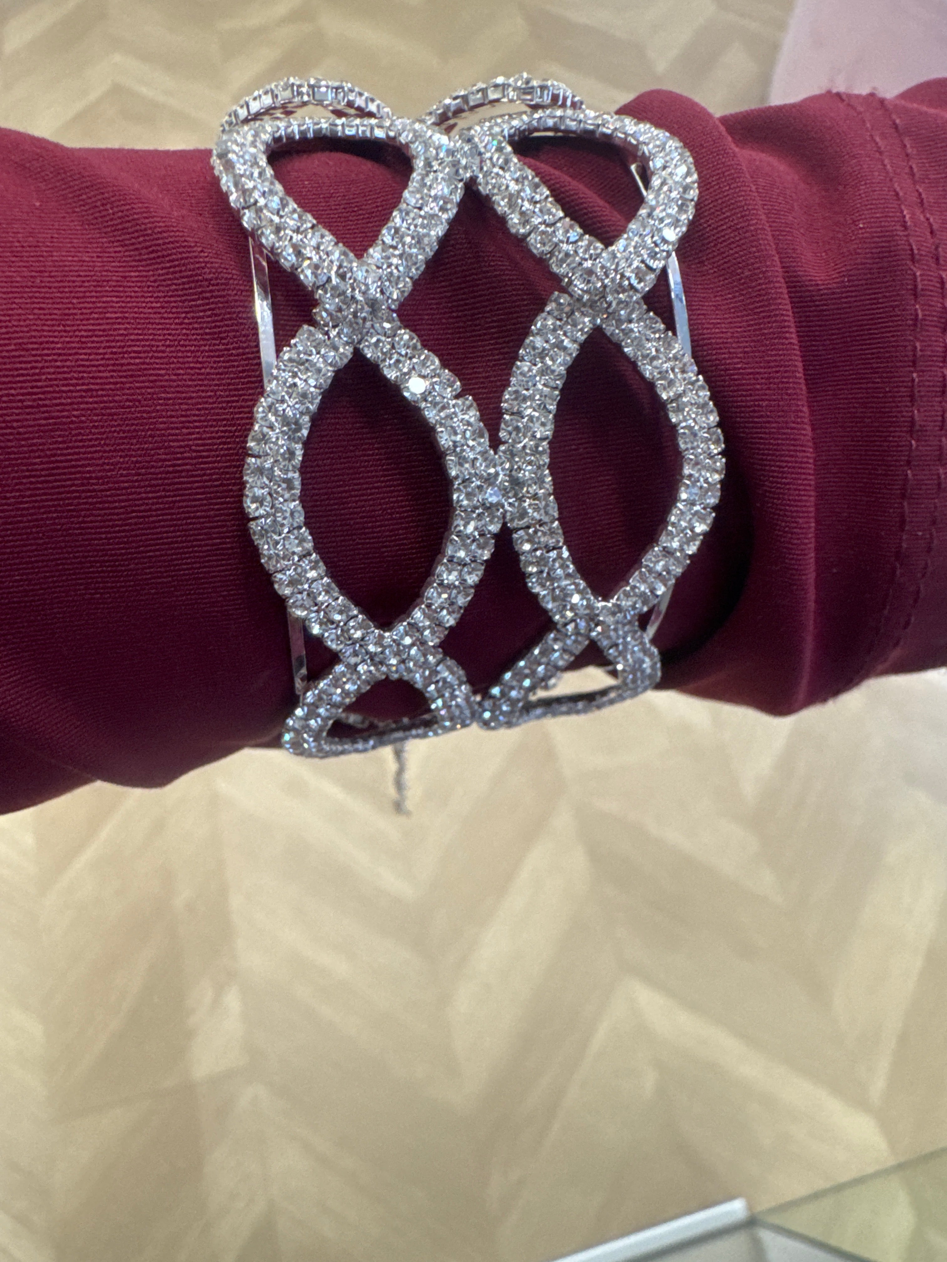 Bracciale rigido infinito con brillantini