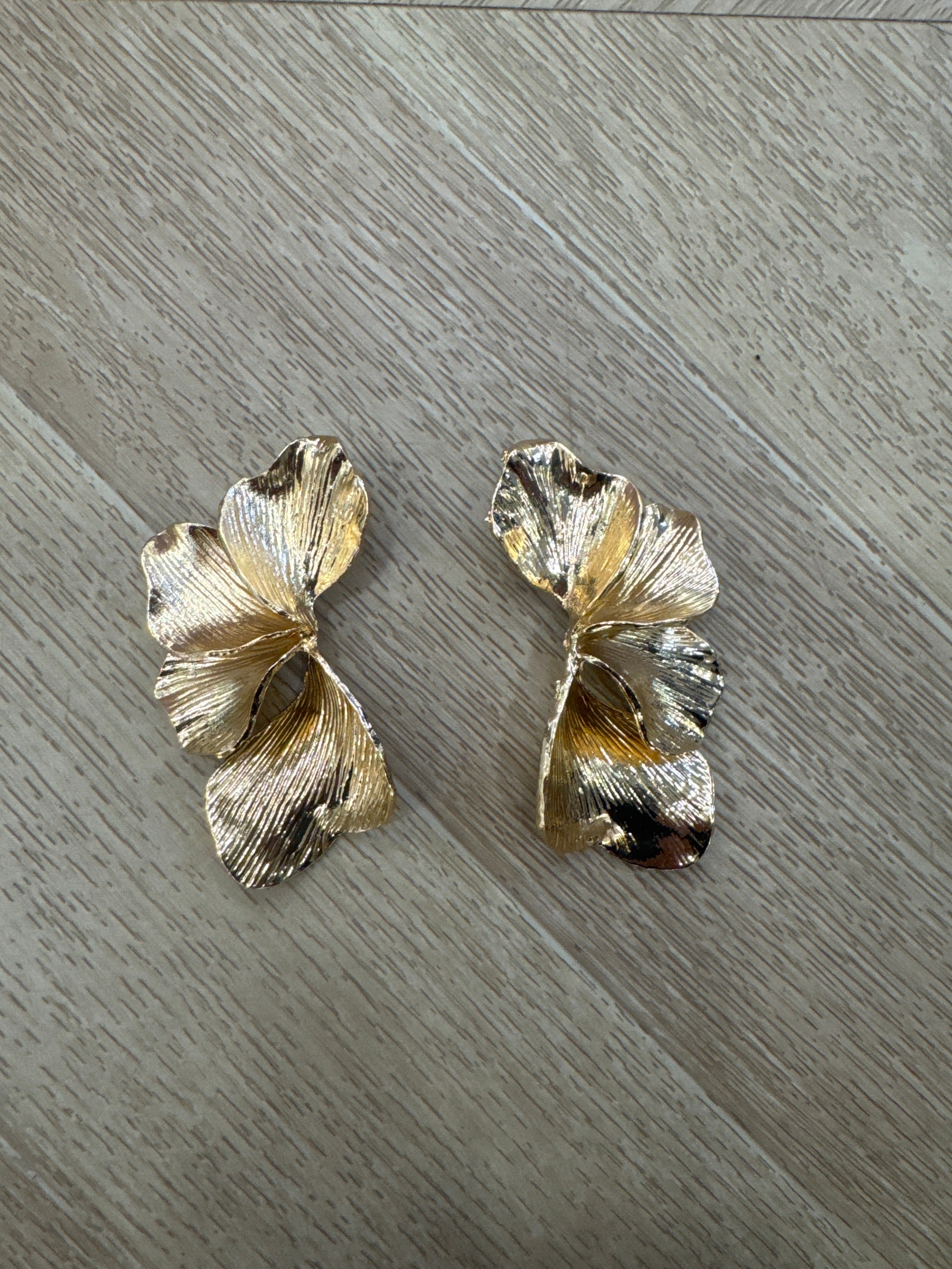 Orecchini mezzo fiore