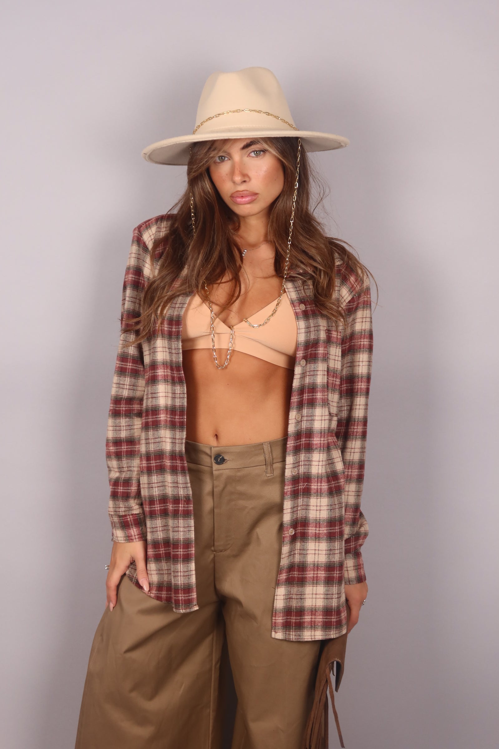 Cappello falda larga con catena panna
