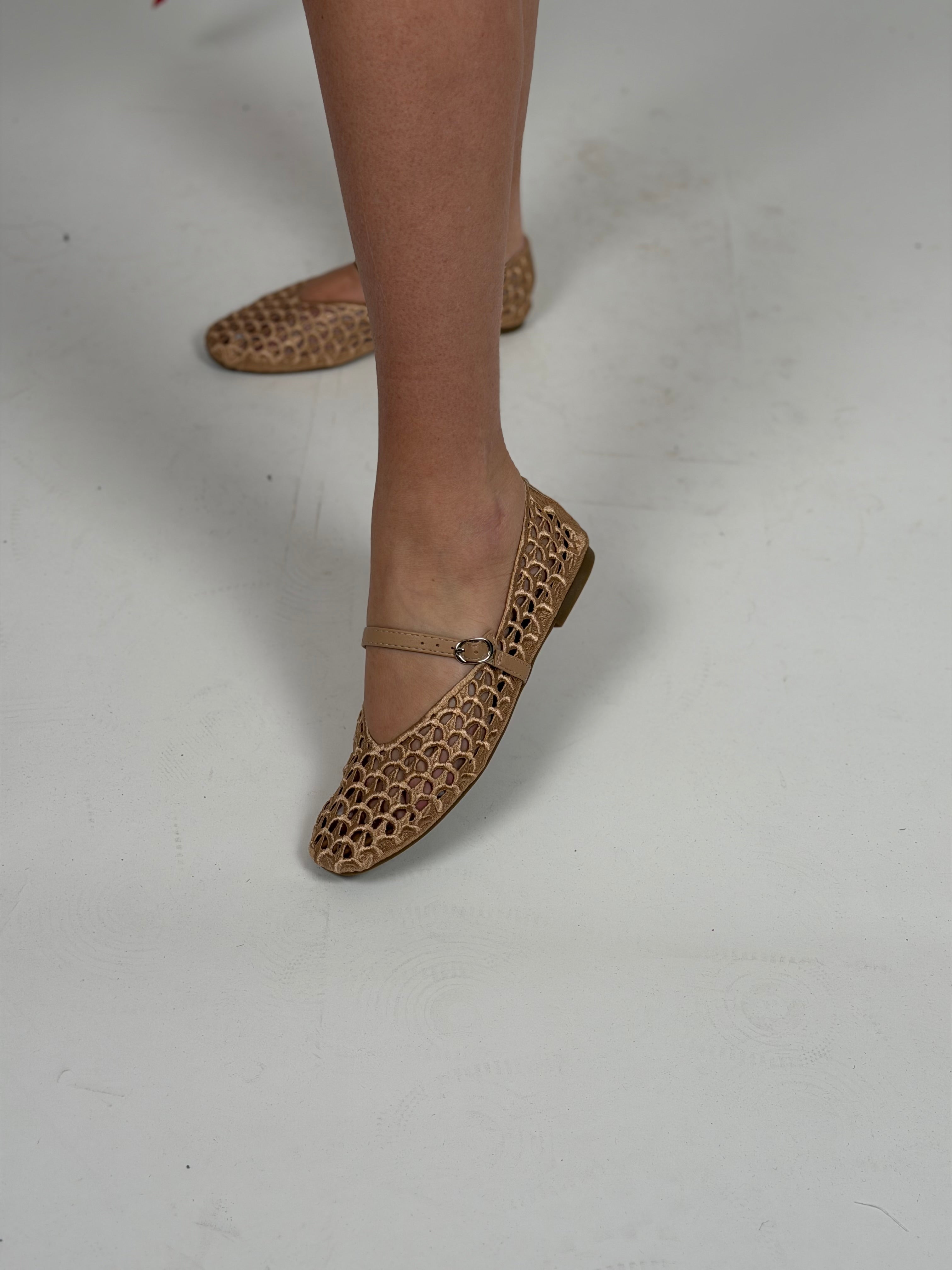 Ballerina Giulia Camel